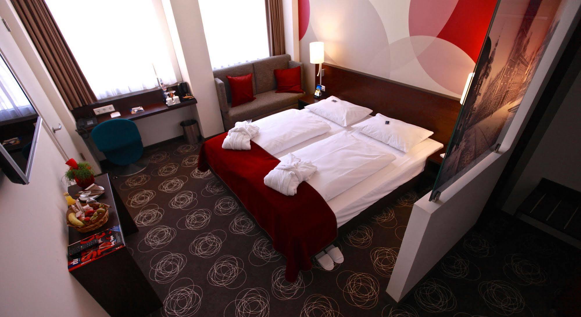 Webers - Das Hotel Im Ruhrturm Essen Bagian luar foto